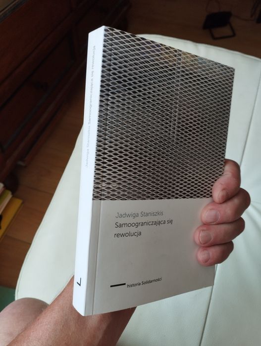 Staniszkis samoograniczająca się rewolucja