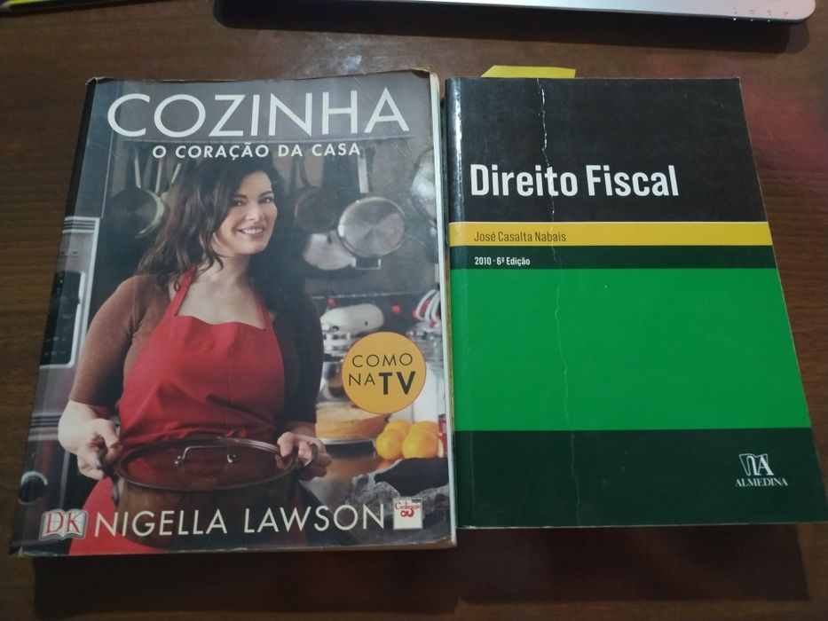 Vários livros .     .