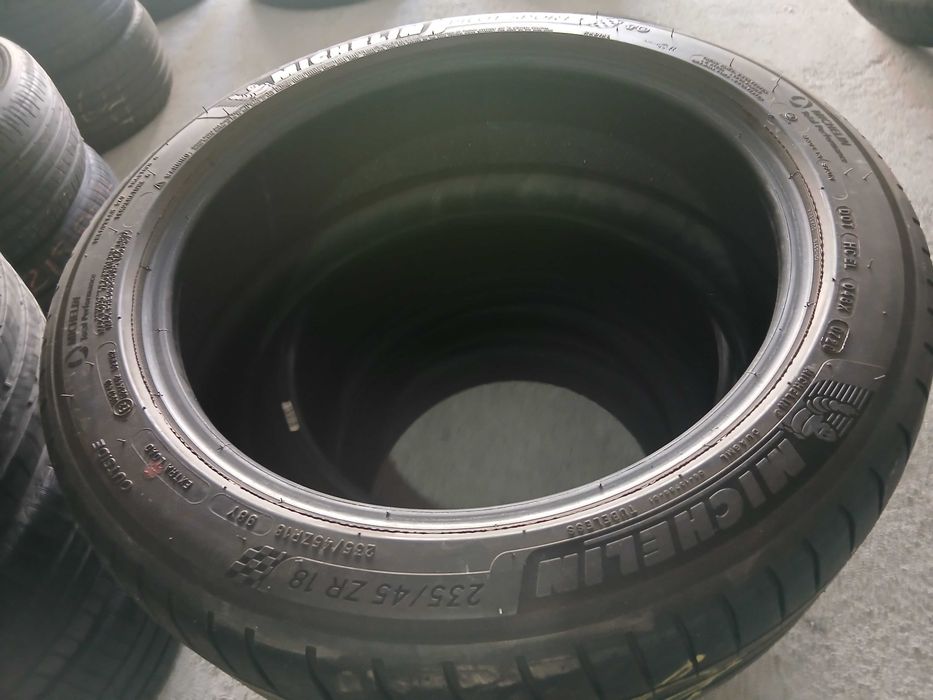 4 Pneus 235/45R18 Michelin Tesla