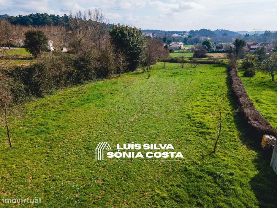 Terreno P/ Construção Plano com 2.250m2 – Milheirós de...