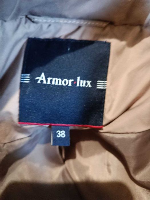 Жіноча стьобана куртка (пуховик) бежевого кольору від бренду armor-lux