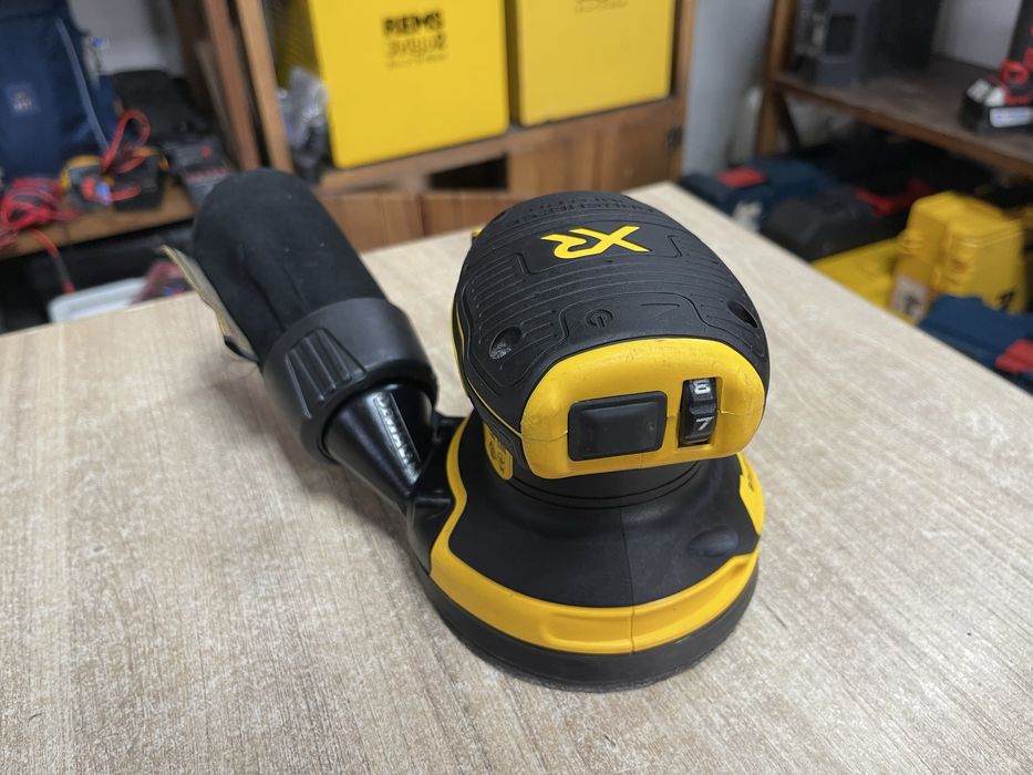 Dewalt DCW 210 / акумуляторна ексцентрикова машинка Девольт