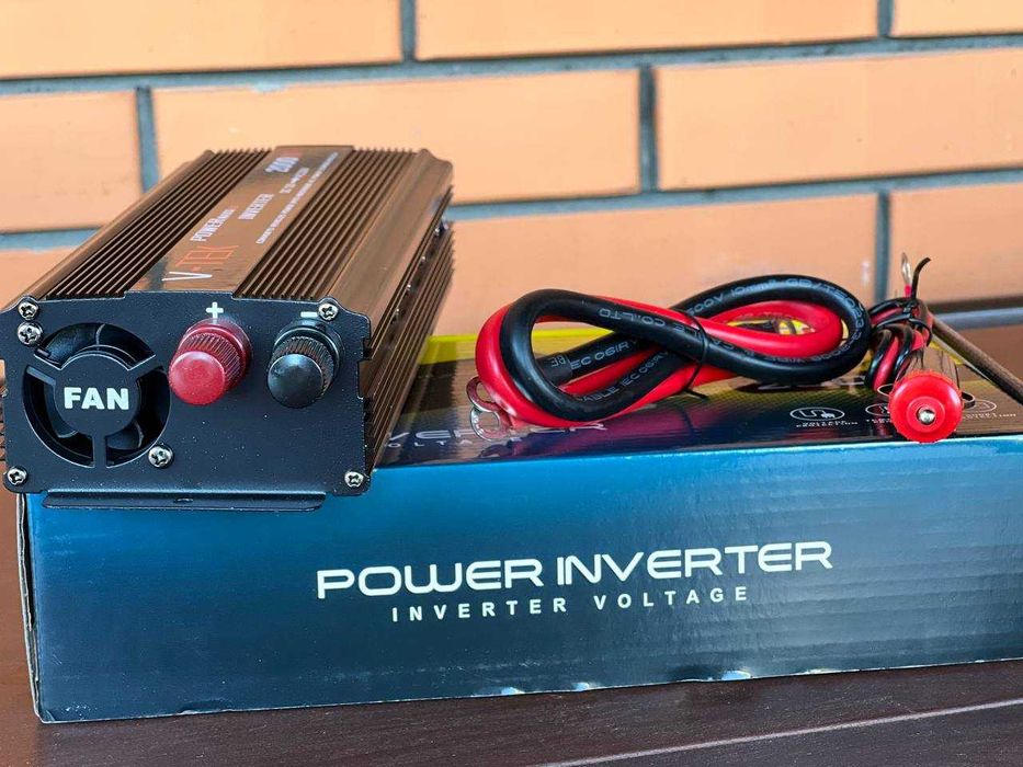 Преобразователь  12 в 220 в 2000W. Авто инвертор Інвертор Перетворювач