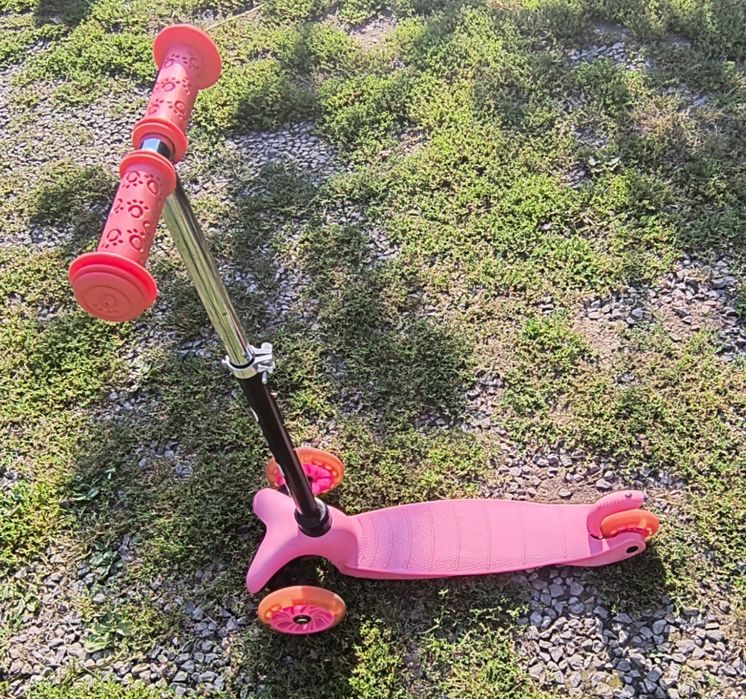 Hulajnoga trzykołowa