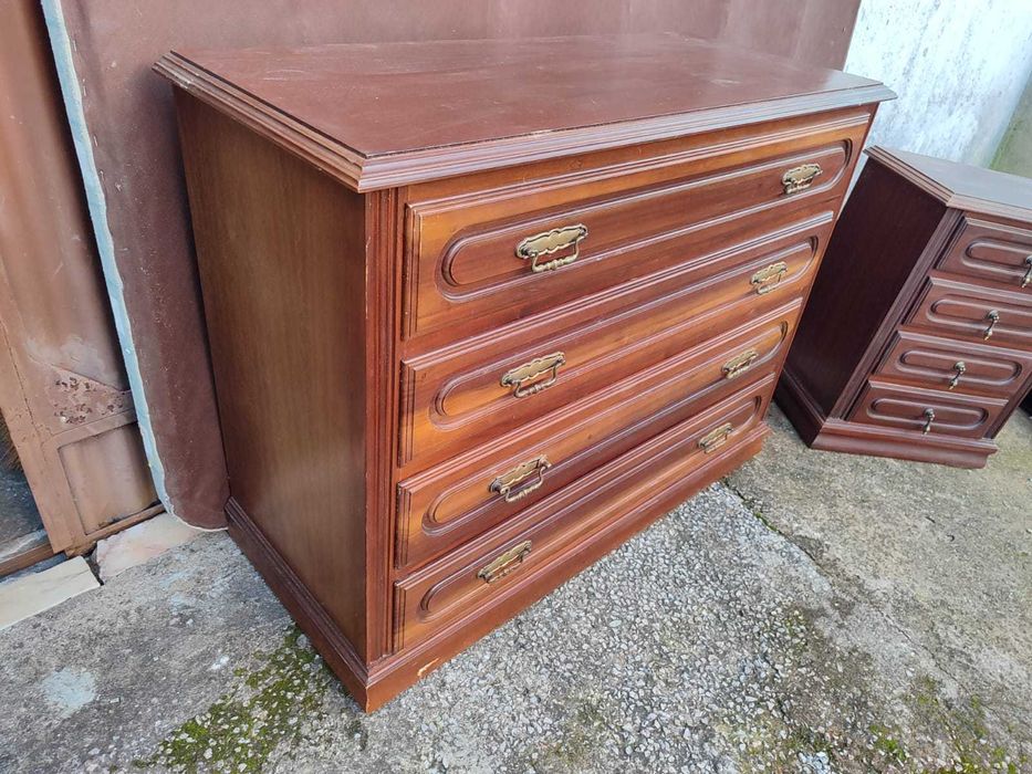 Cômoda com duas mesas cabeceiras