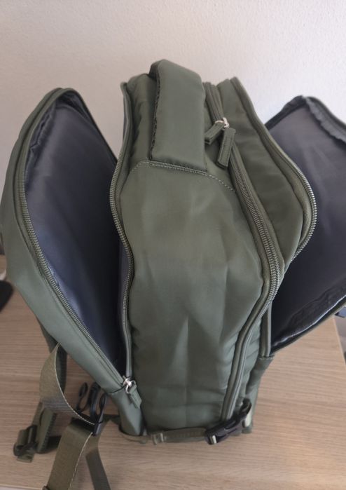 Mochila de viagem caqui
