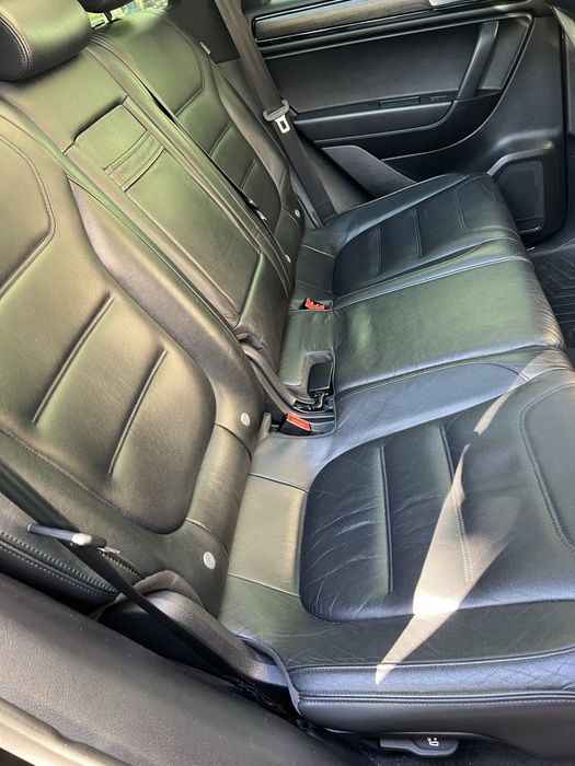 Автомобіль Volkswagen Touareg NF 2010