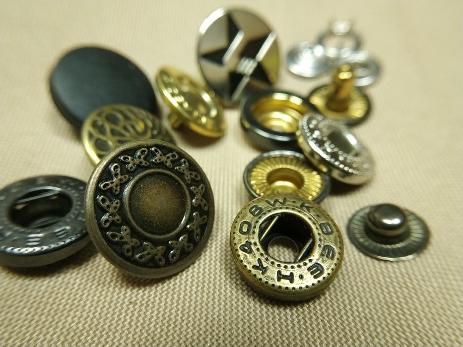 Установка, восстановление кнопок, люверсов, хольнитенов, ремонт одежды