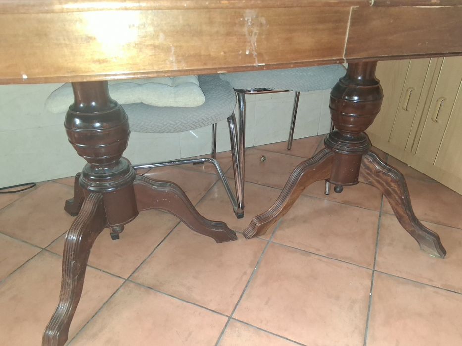 Mesa de Jantar em Mogno Extesível