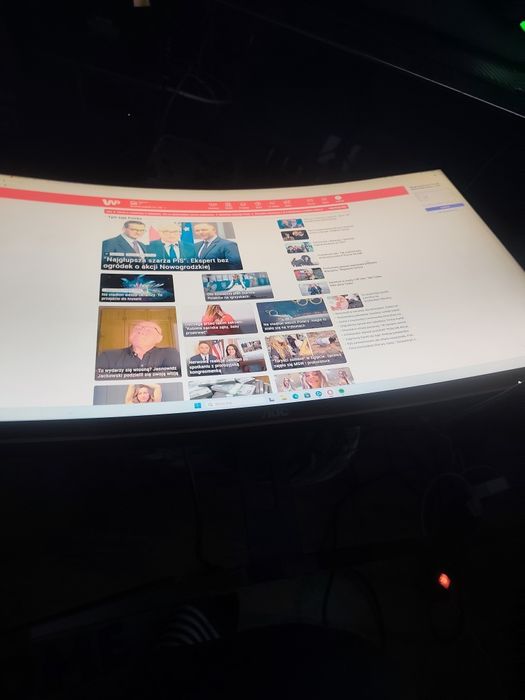 Monitor AOC 31.5 cala z zakrzywionym ekranem  144hz