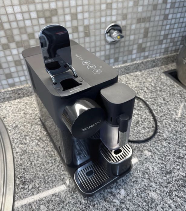 DeLonghi Nespresso Lattissima One nova