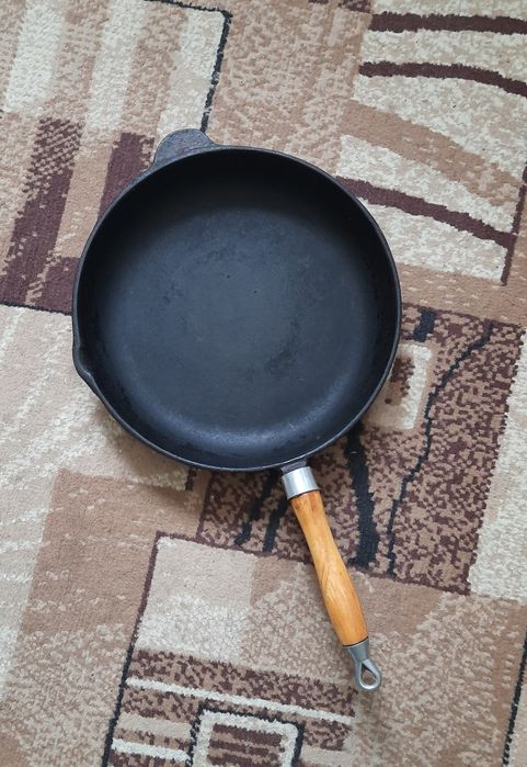 Чавунна сковорода