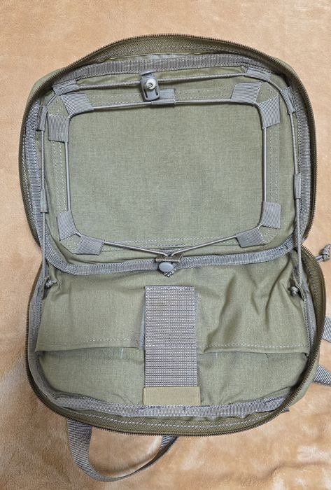 Підсумок під планшет 9-10 дюймів U-WIN