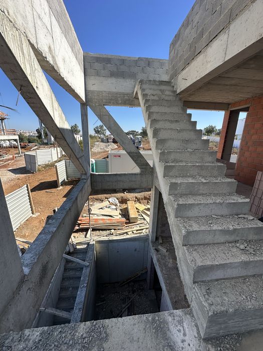 Subempreiteiro, Faço todo tipo de Cofragem e Ferragem em Portugal.