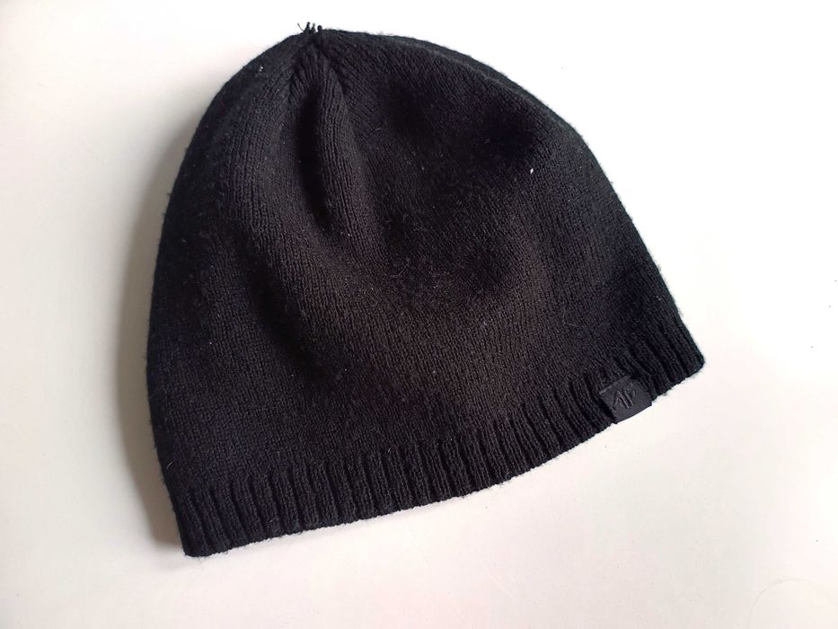 czarna czapka damska meska uniseks 4f ciepla 23cm 46cm obwod jesienna