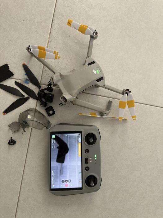 Drone dji mini 3  para peças ou podes subistitur as que estao partidas