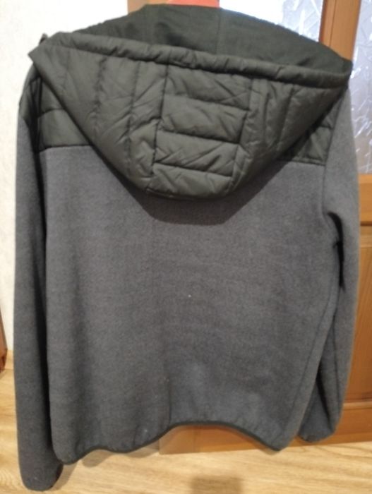 Продам демисезонну куртку