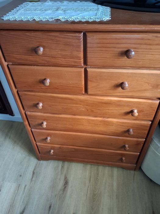 Comoda de quarto e espelho  muito bonito