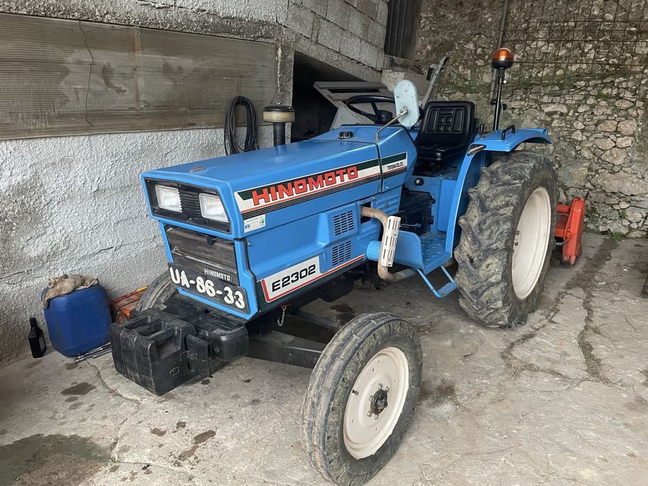 Trator Hinomoto 28cv