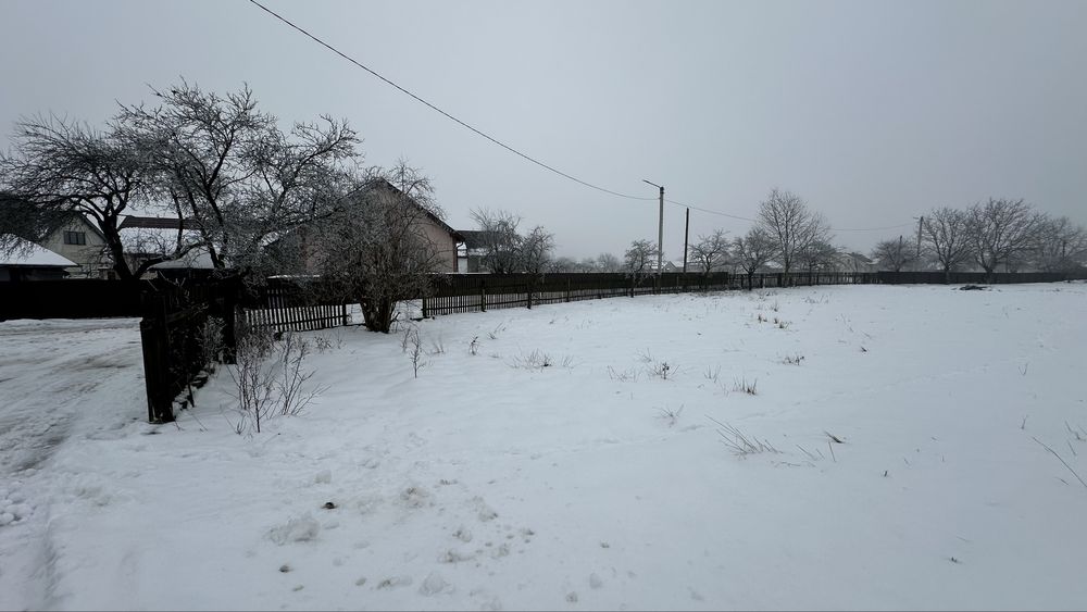 Продаю ділянку 18сот. в передмісті Івано-Франківська, комунікаії поруч