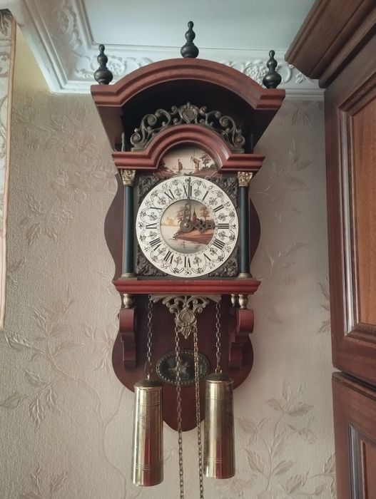Антикварний настінний годинник