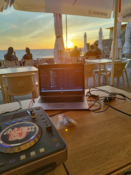 Serviços DJ - Casamentos, festas privadas,etc