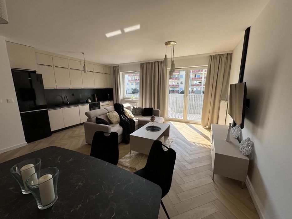 Mieszkanie 55m2 + dwa miejsca postojowe , balkon 10 m2 i komórka 7 m2
