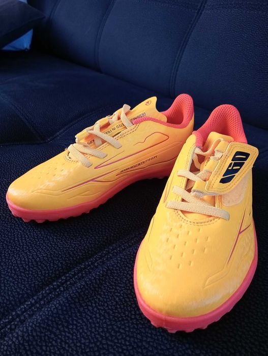 Buty turfy Kipsta rozm. 30, jak nowe