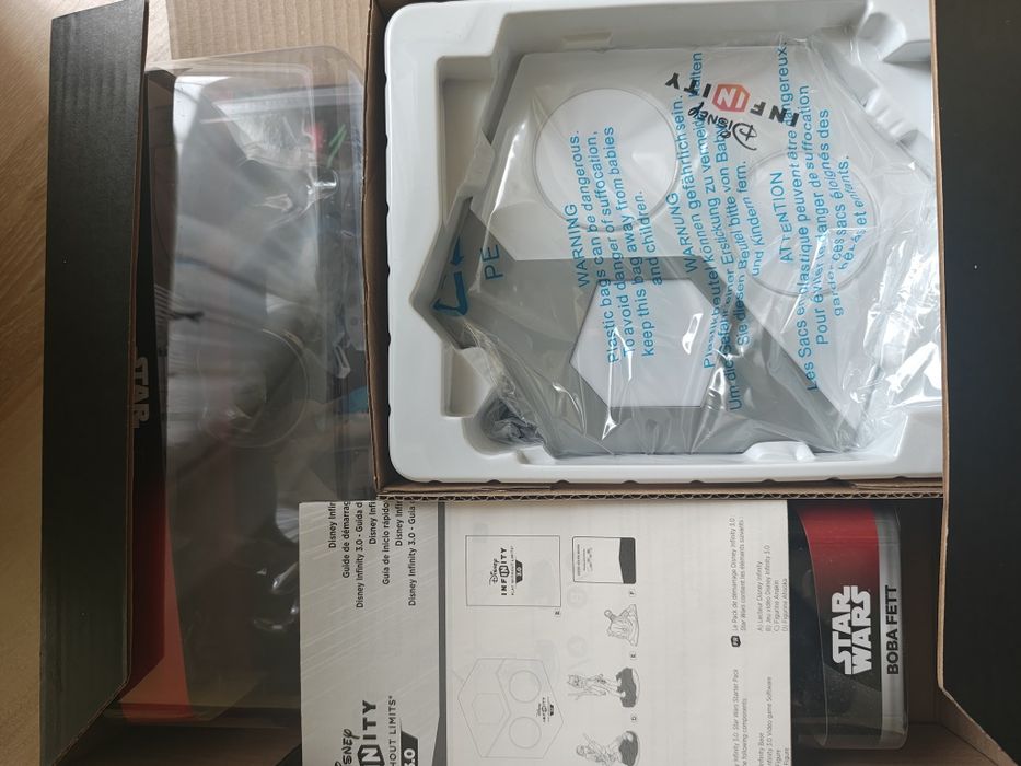 PS4 PRO 1TB star wars edycja limitowana + 2 pady + 4 gry