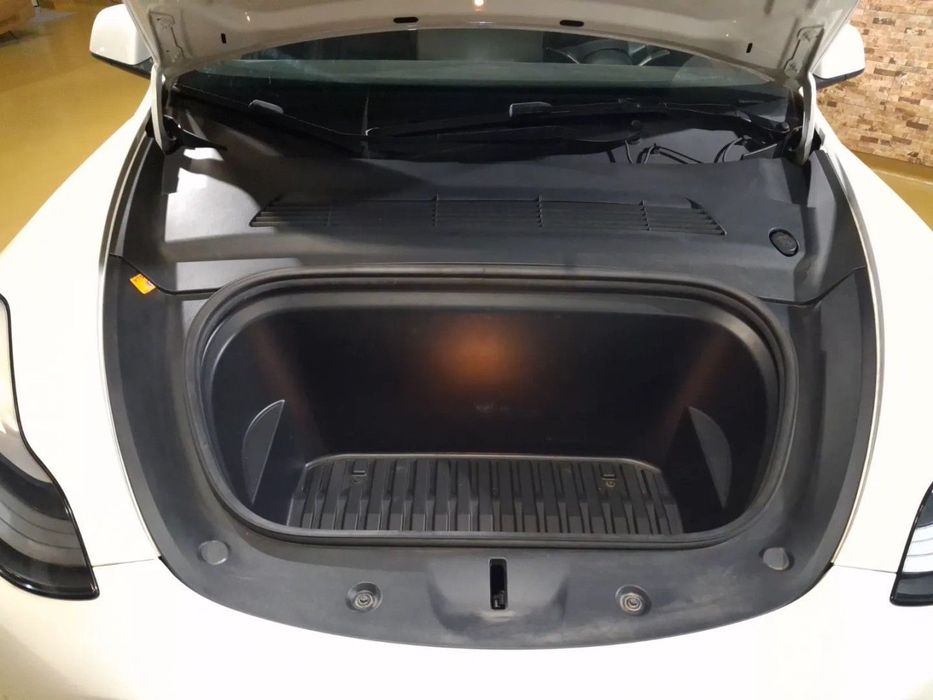 Tesla Model Y485908660849233926