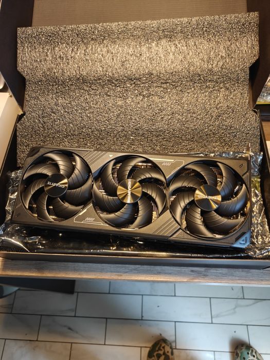 Відеокарта Gigabyte GeForce RTX 5070 Ti 16GB GDDR7 SFF WINDFORCE OC
