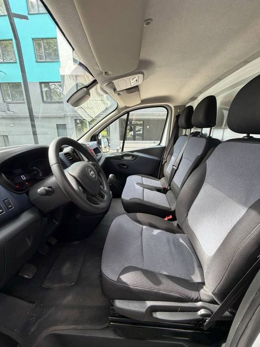 OPEL VIVARO вантажний, коротка база
