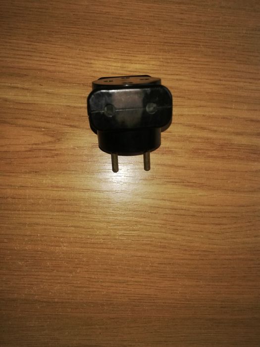 Rozetka do gniazdka z lat PRL