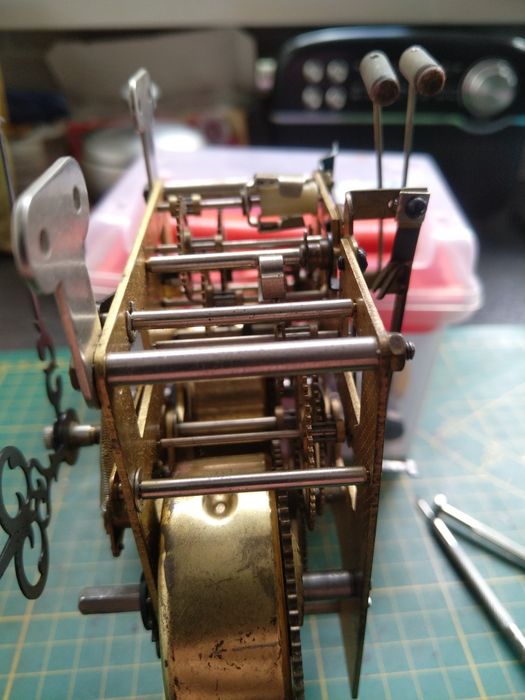 Mechanizm do zegara wiszacego