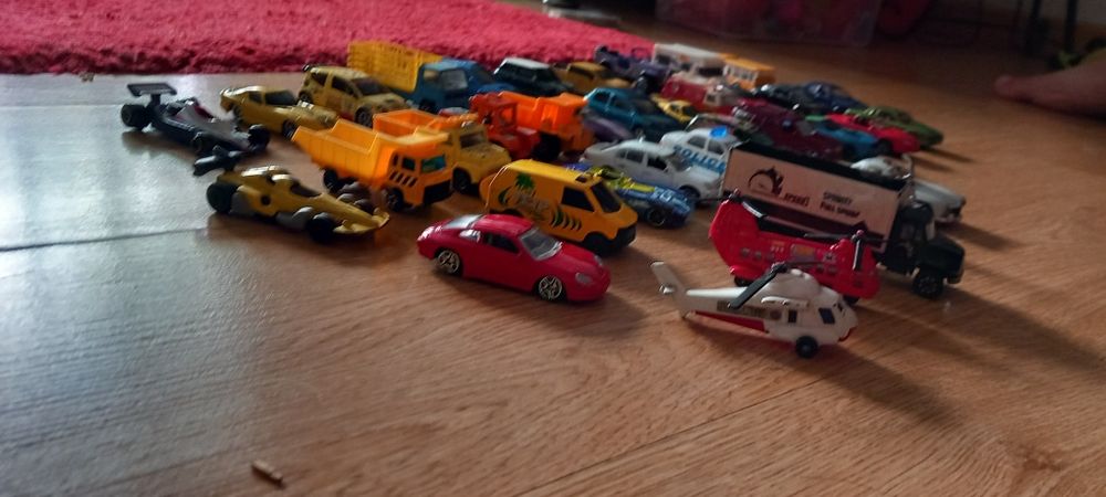 40 carrinhos  brinquedos