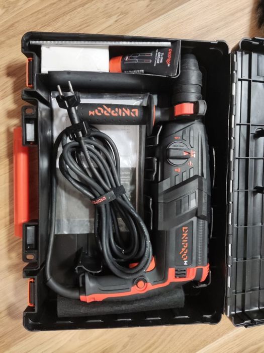 Перфоратор Dnipro-M RH-100Q