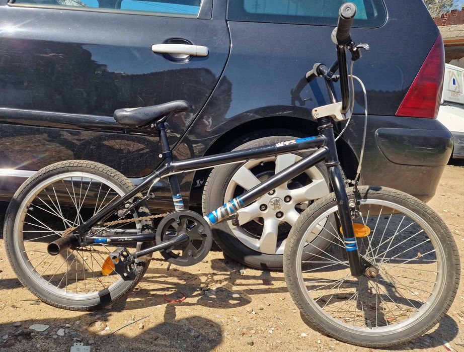 BMX BTWIN Wipe 300 preta com peseiras