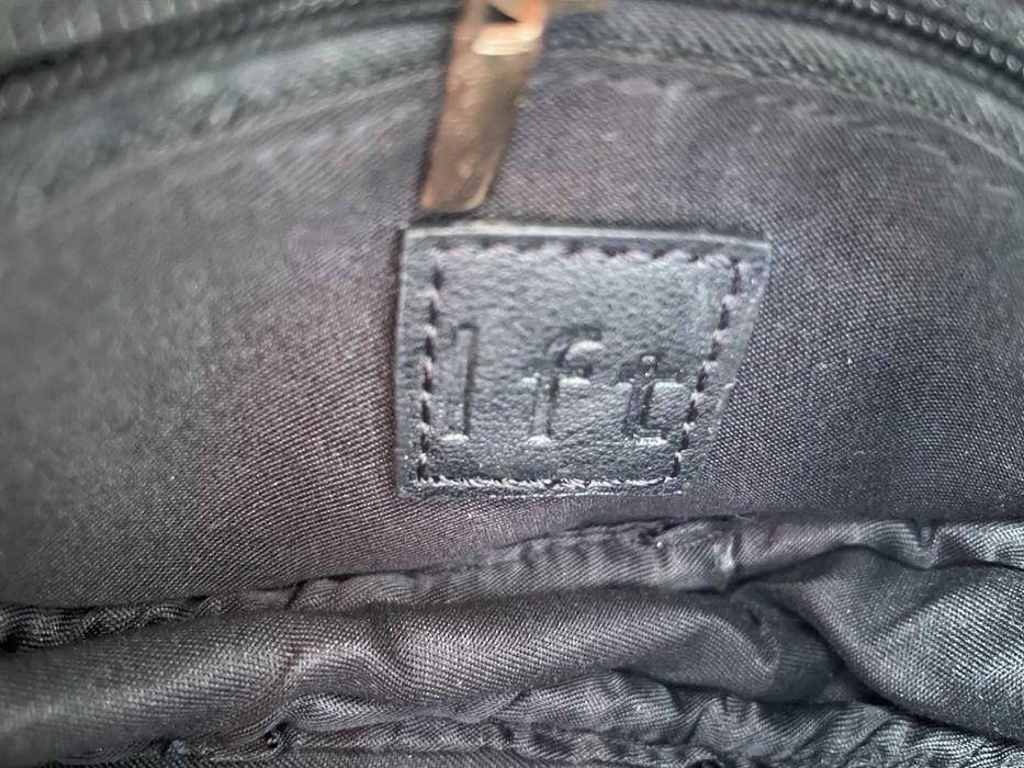 Vendo bolsa preta pequena de festa