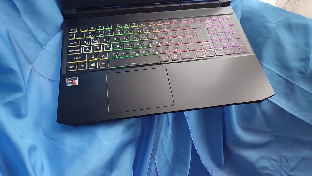 Acer nitro 144hz/rtx3060/r5-5600h/16/1000ssd/5 gaming