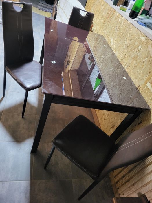 Mesa vidro e 6 cadeiras