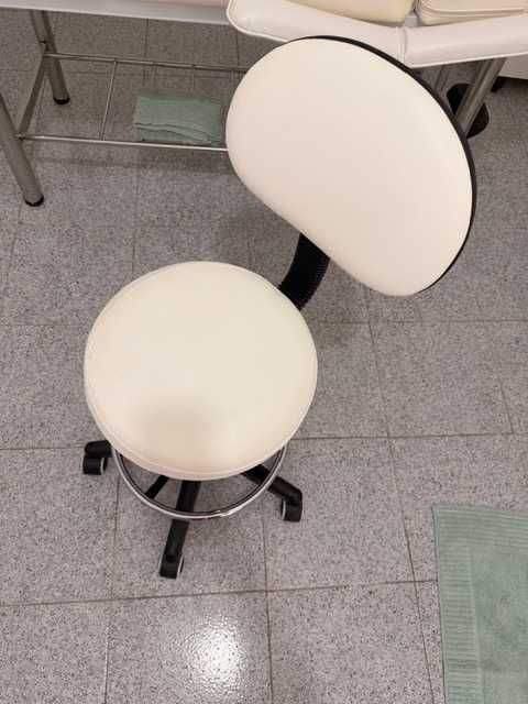 Cadeira com Base Cromada, 5 Rodas e Elevação Hidráulica | Esteticistas, Massagistas, Tatuadores...
