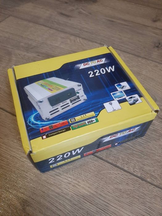 Инвертор . 12 В преобразует в 220В. Інвертор