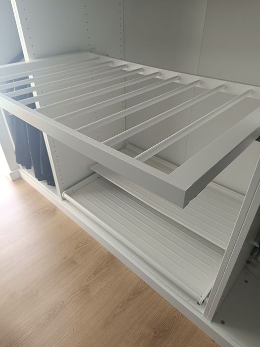 Calceiro KOMPLEMENT (suporte p/calças) extraível para roupeiro Pax IKEA (2 un)