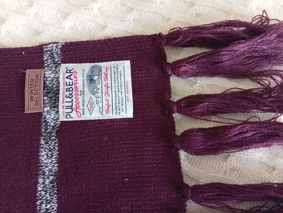 Cachecol bordeaux, com risca cinza mesclado