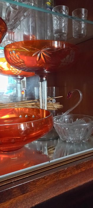 Продам вазы из цветного хрусталя.