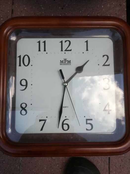 Zegary ścienne stan idealny