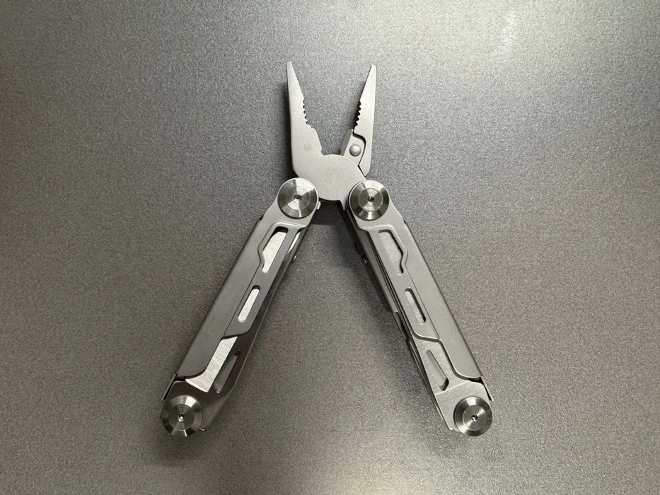 Мультитул Maarten 12в1 с чехлом