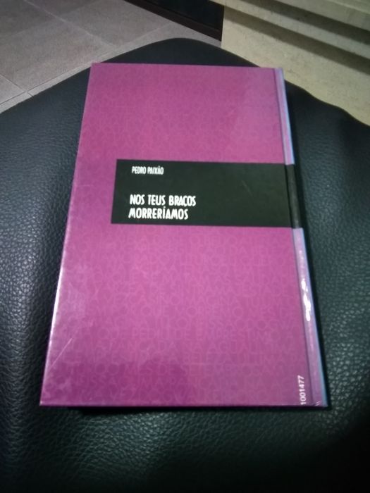 Nos teus braços morreriamos
