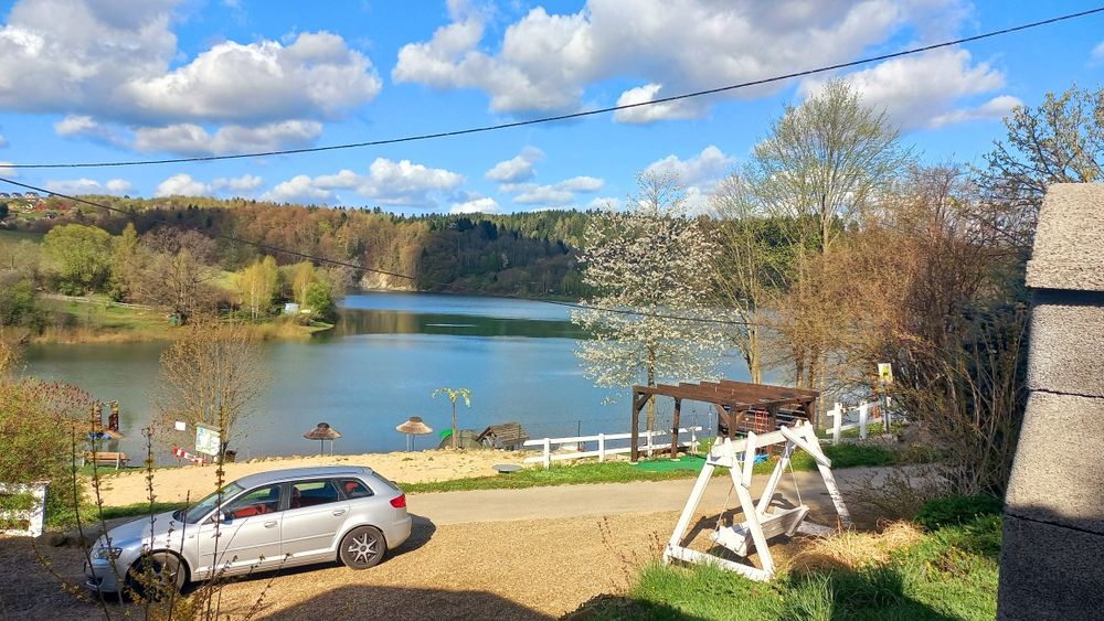 Domek blisko jeziora  Bieszczady Solina  Zawóz