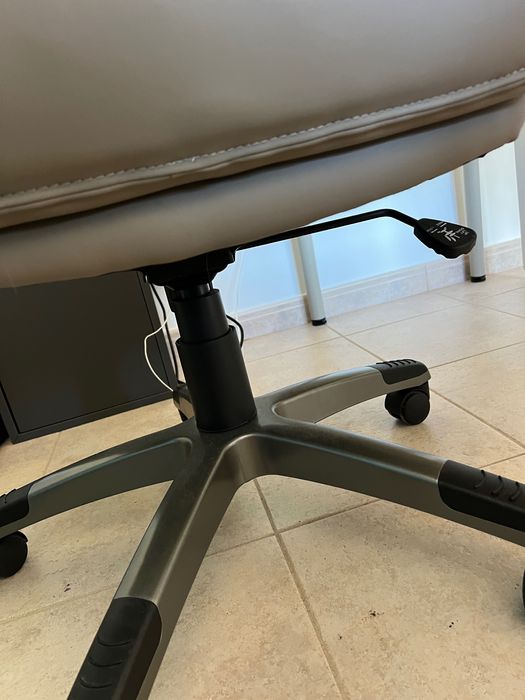 Cadeira escritório com apoio de cabeça